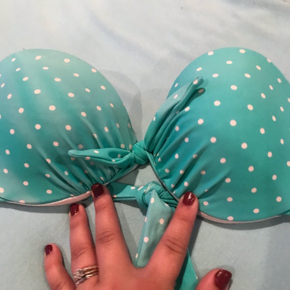 Bikini - Picture 2 of 7